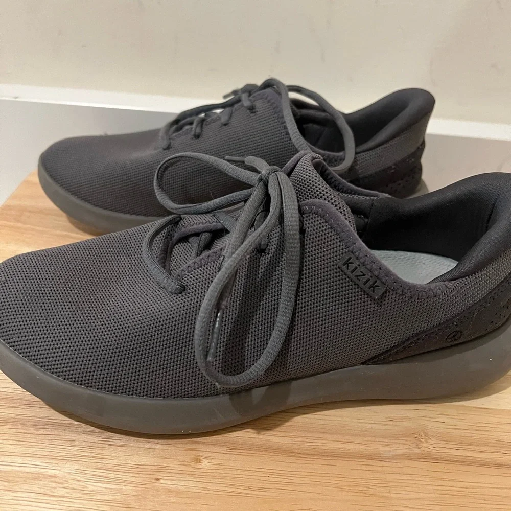 Kizik gray sneakers Size‎ 7M / 8.5 W